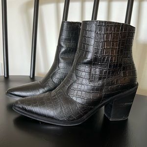 Blondo Croc Western Style Boots